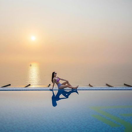 Maximilan Danang Beach Hotel Екстер'єр фото