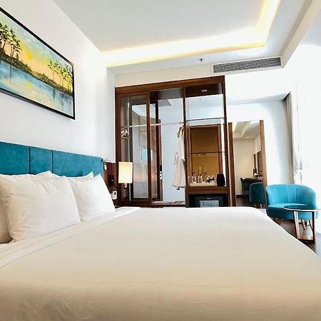 Maximilan Danang Beach Hotel Екстер'єр фото