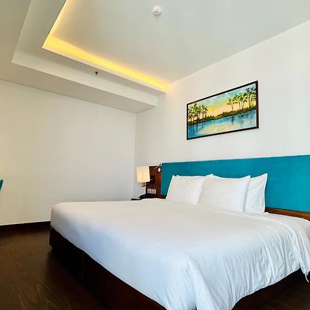 Maximilan Danang Beach Hotel Екстер'єр фото