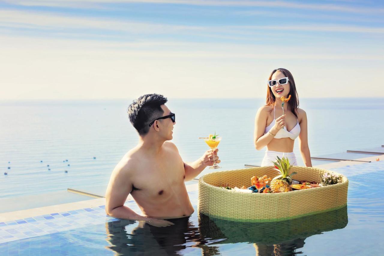 Maximilan Danang Beach Hotel Екстер'єр фото