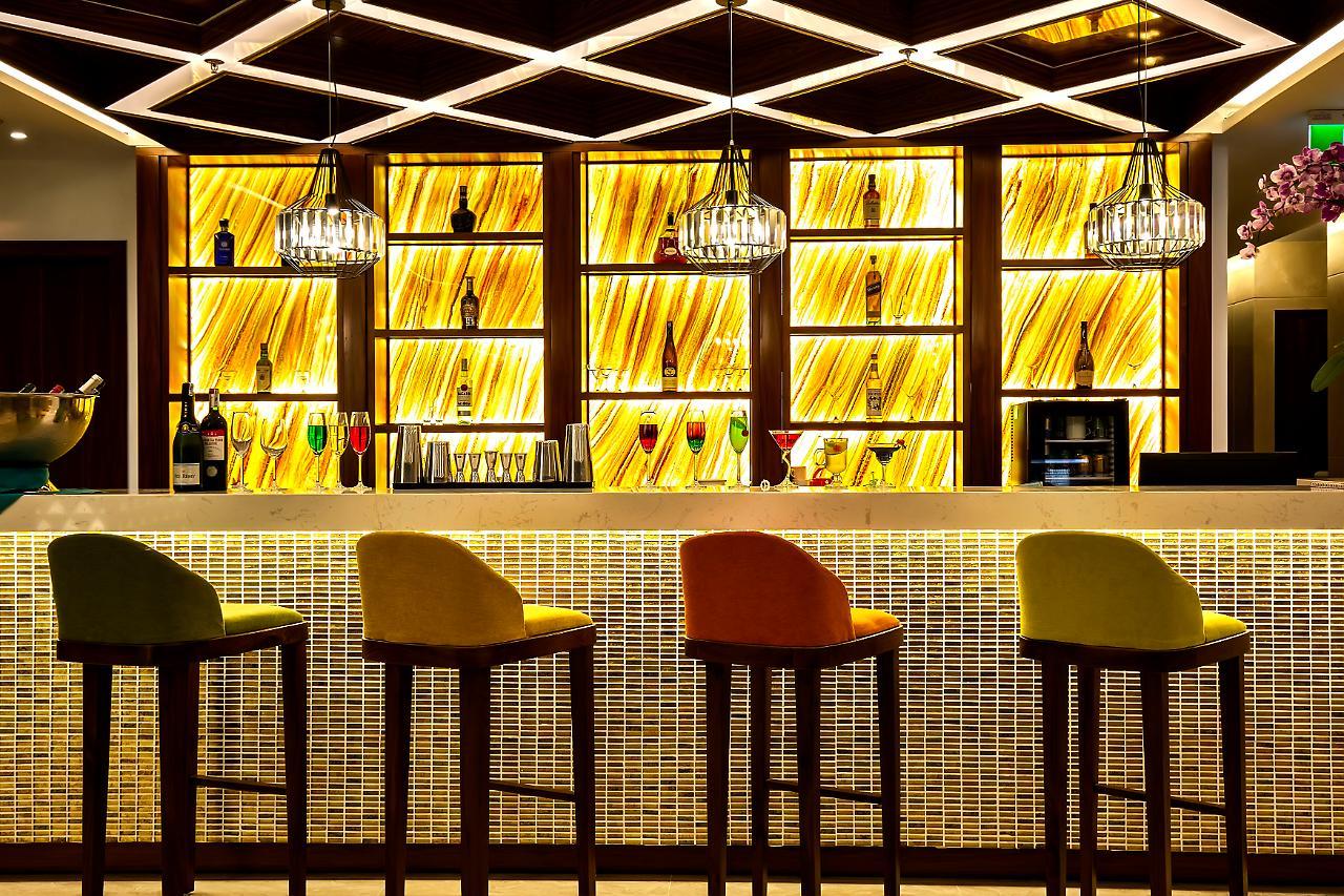 Maximilan Danang Beach Hotel Екстер'єр фото