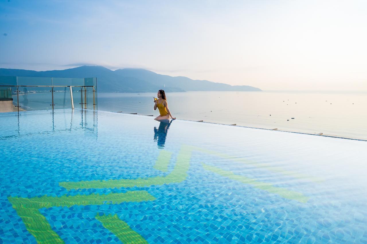 Maximilan Danang Beach Hotel Екстер'єр фото
