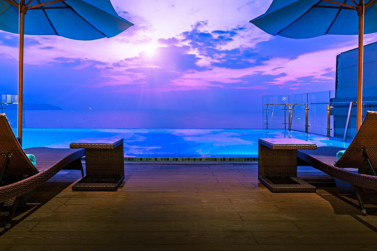 Maximilan Danang Beach Hotel Екстер'єр фото