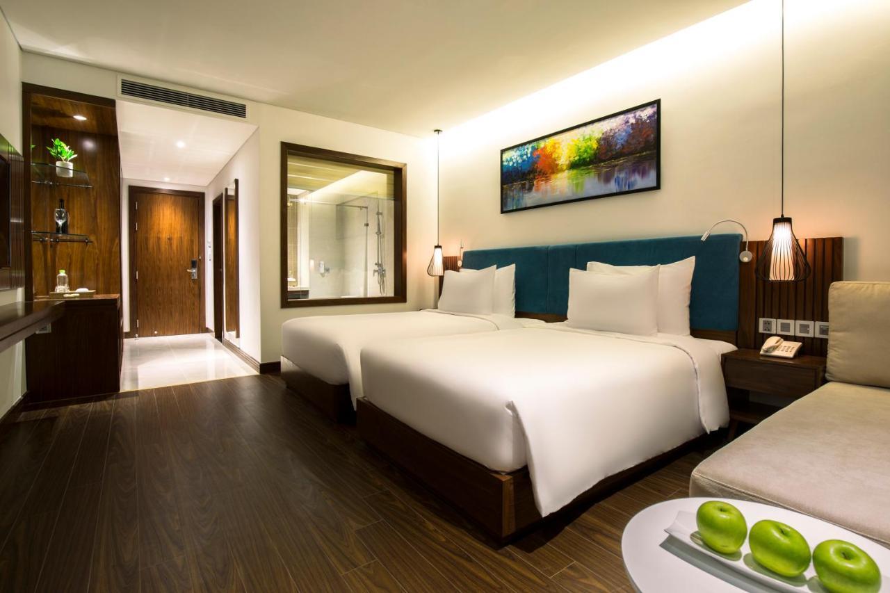 Maximilan Danang Beach Hotel Екстер'єр фото