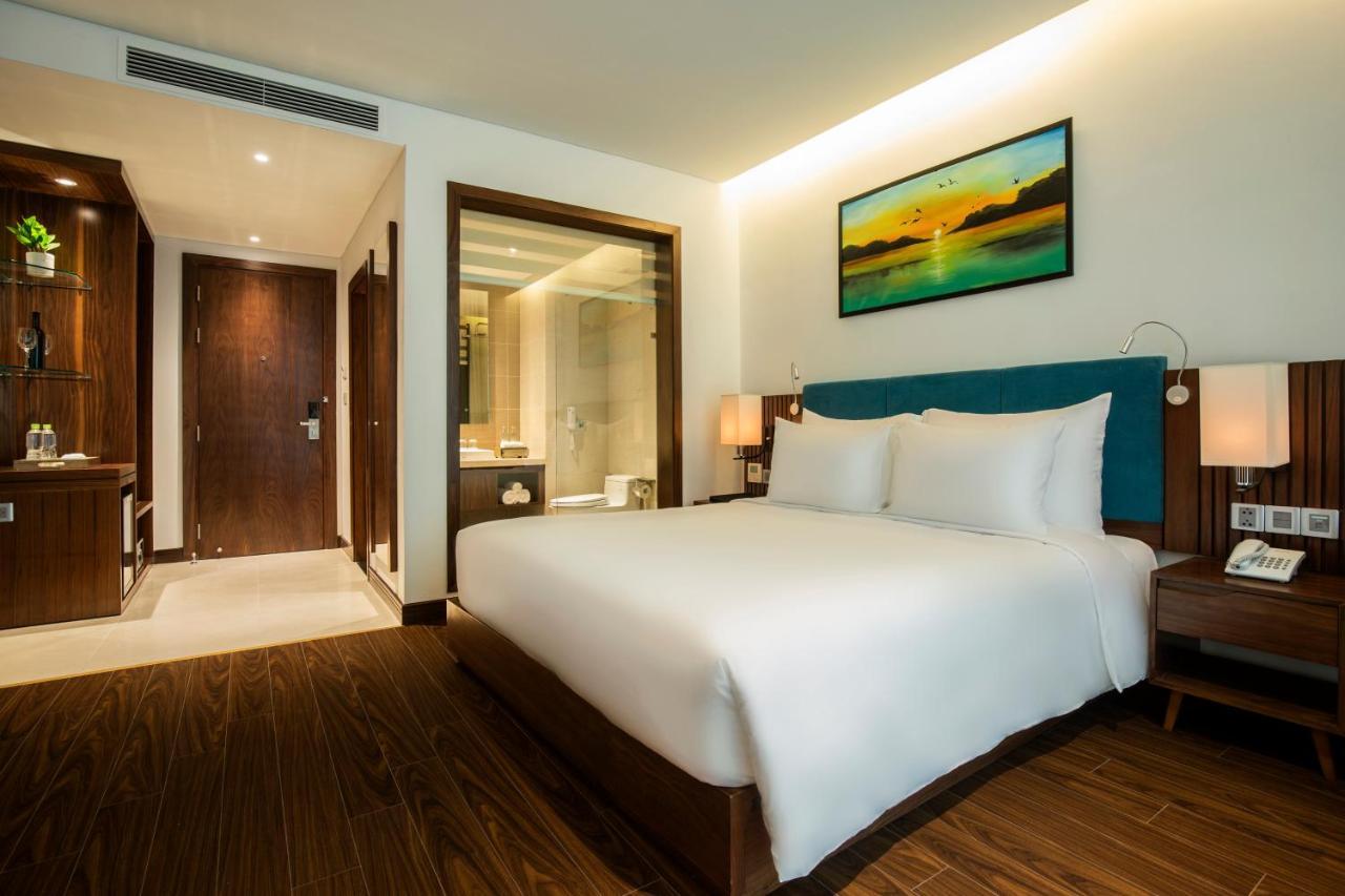 Maximilan Danang Beach Hotel Екстер'єр фото