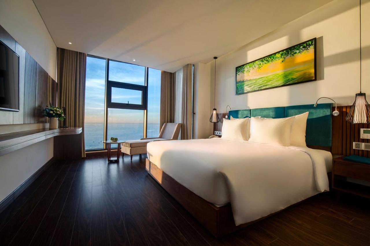Maximilan Danang Beach Hotel Екстер'єр фото