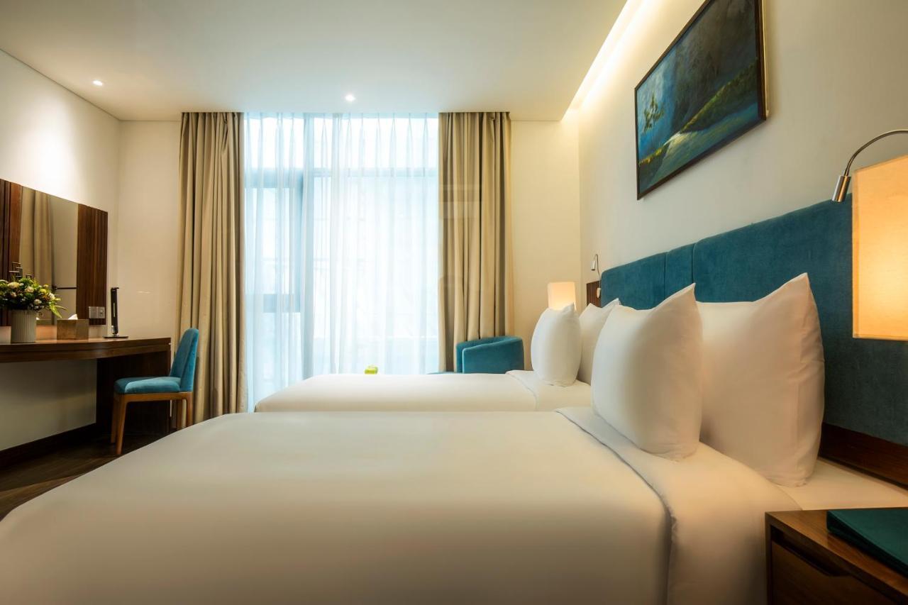 Maximilan Danang Beach Hotel Екстер'єр фото