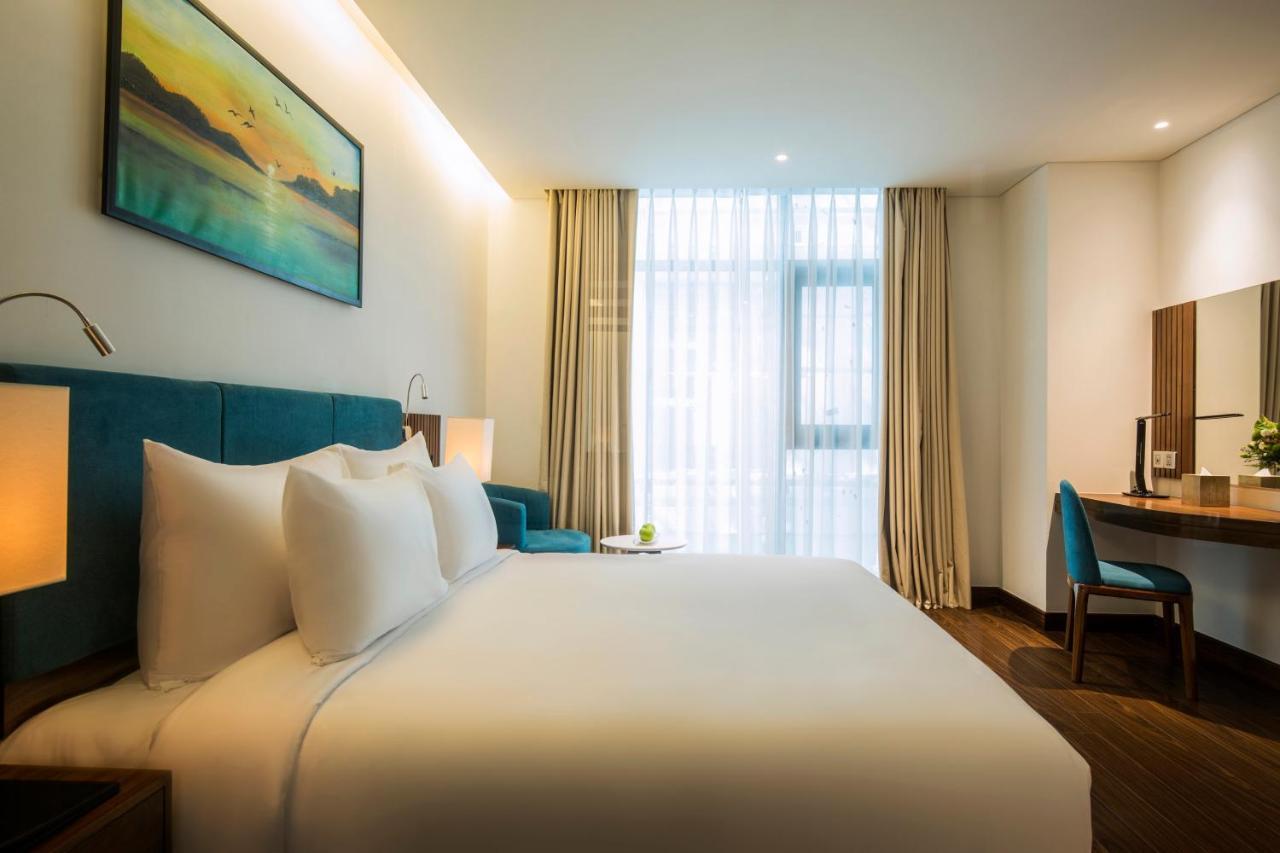 Maximilan Danang Beach Hotel Екстер'єр фото