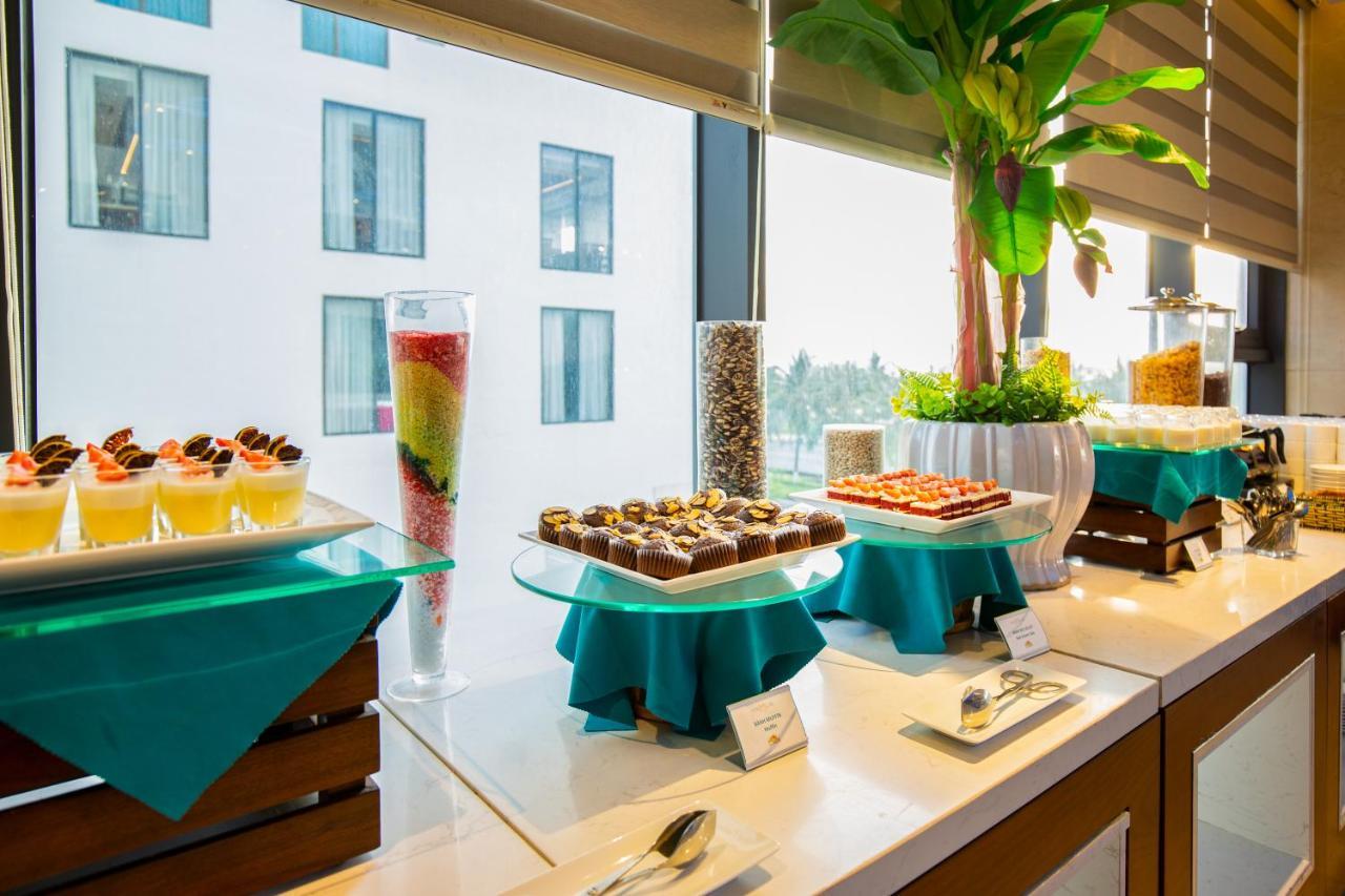 Maximilan Danang Beach Hotel Екстер'єр фото