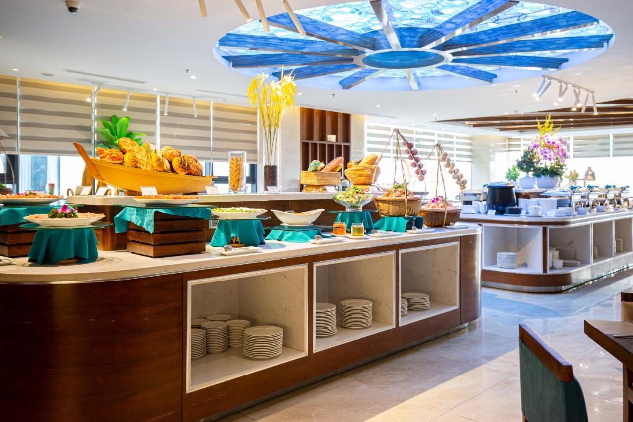 Maximilan Danang Beach Hotel Екстер'єр фото