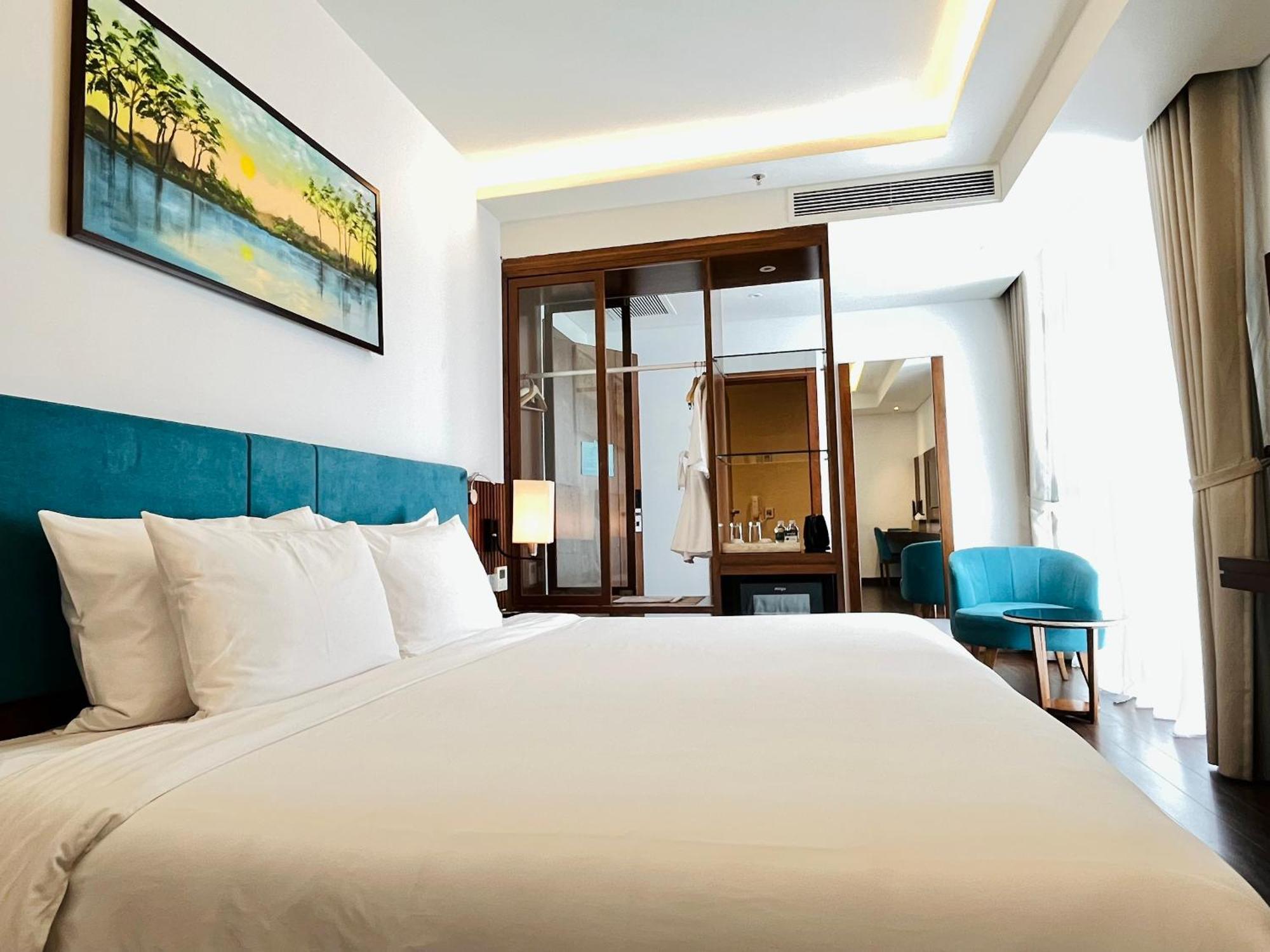 Maximilan Danang Beach Hotel Екстер'єр фото