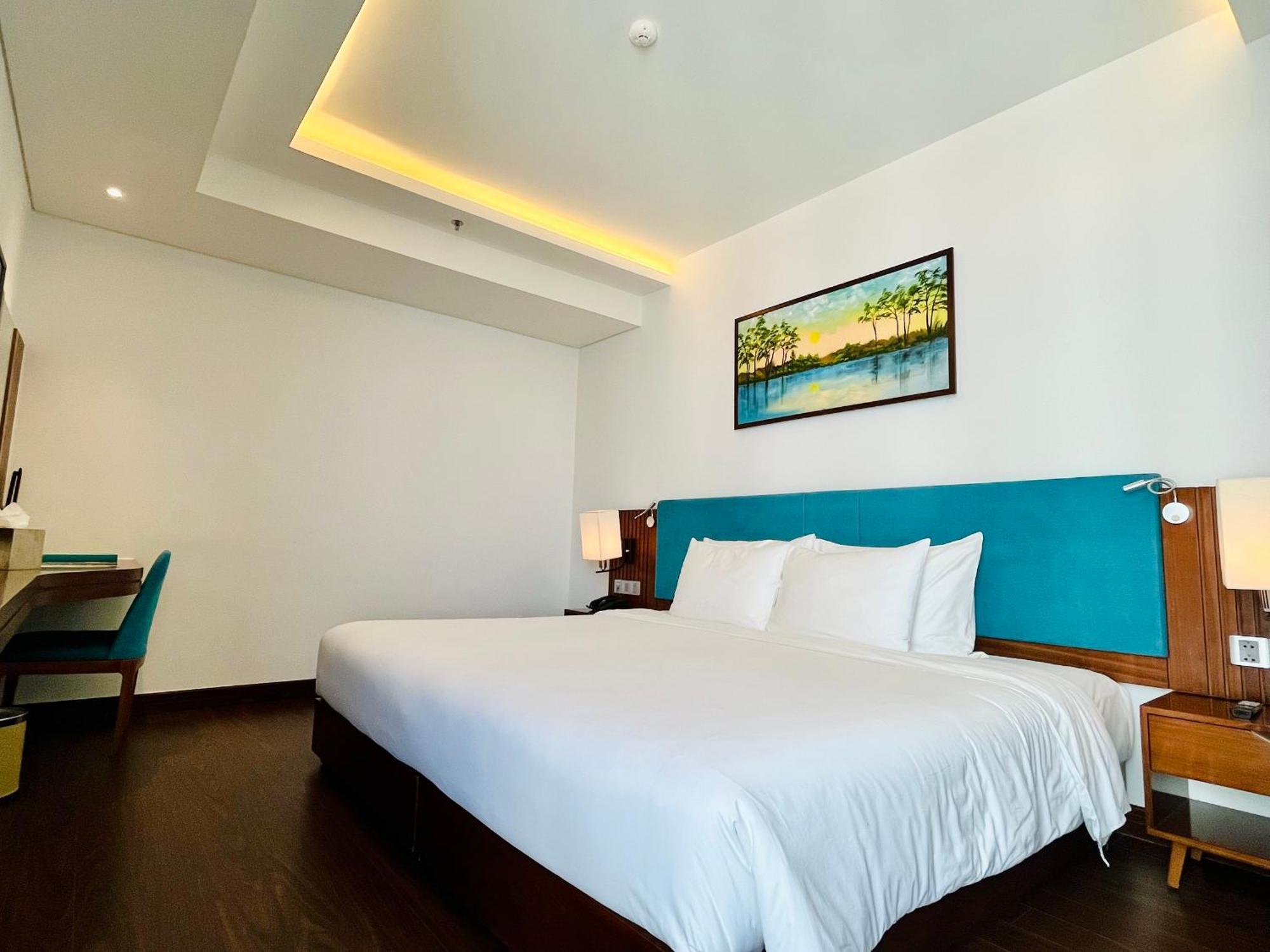 Maximilan Danang Beach Hotel Екстер'єр фото