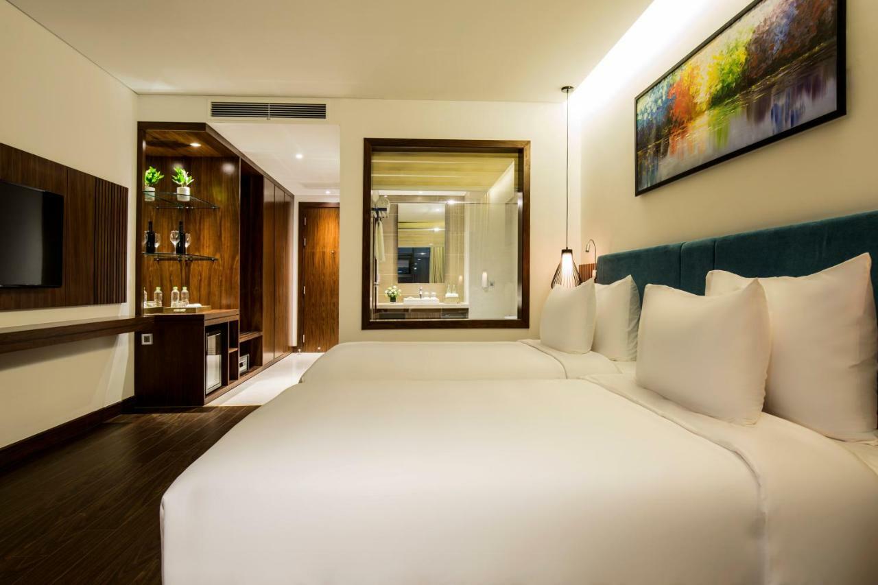 Maximilan Danang Beach Hotel Екстер'єр фото