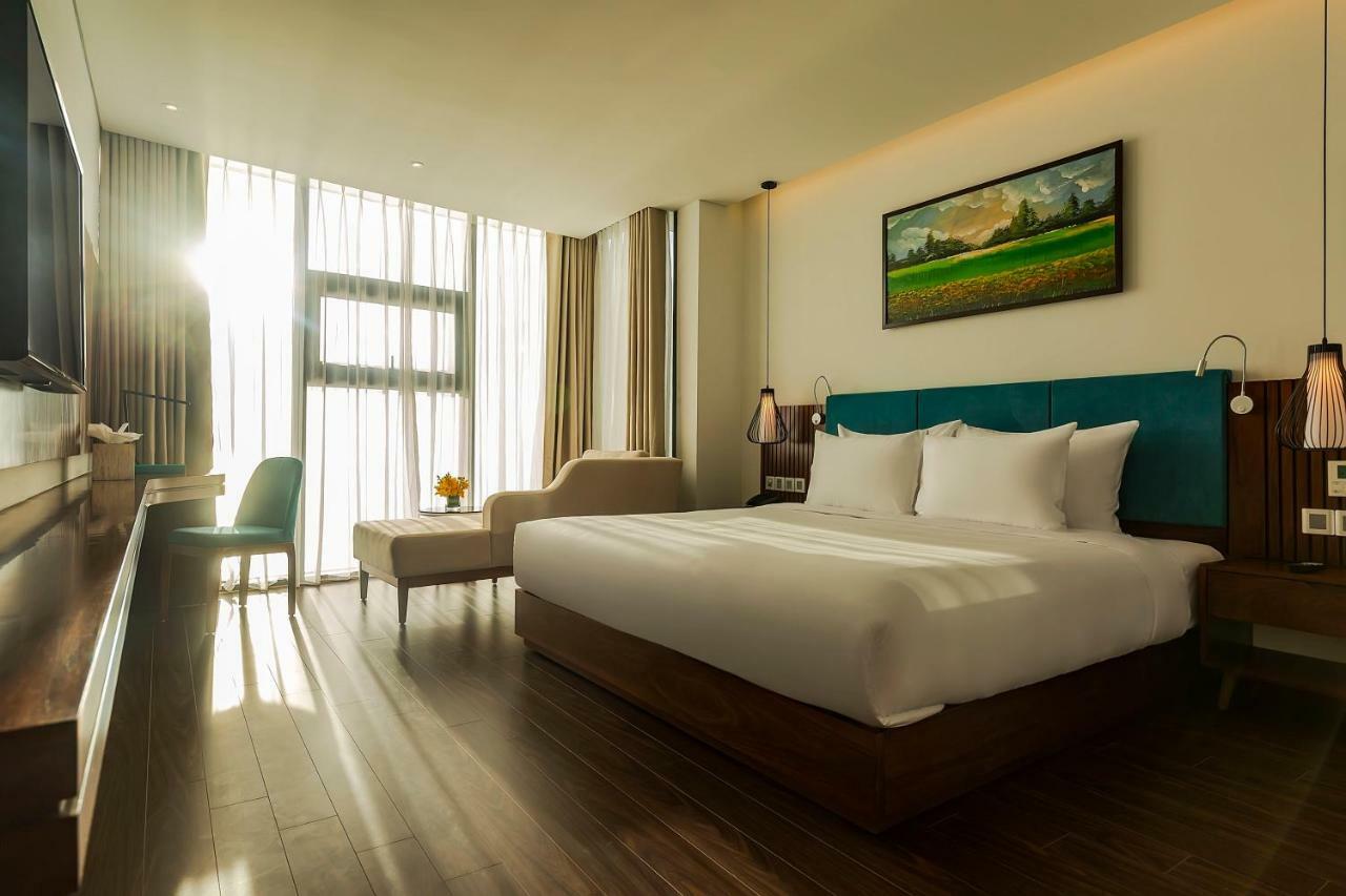 Maximilan Danang Beach Hotel Екстер'єр фото