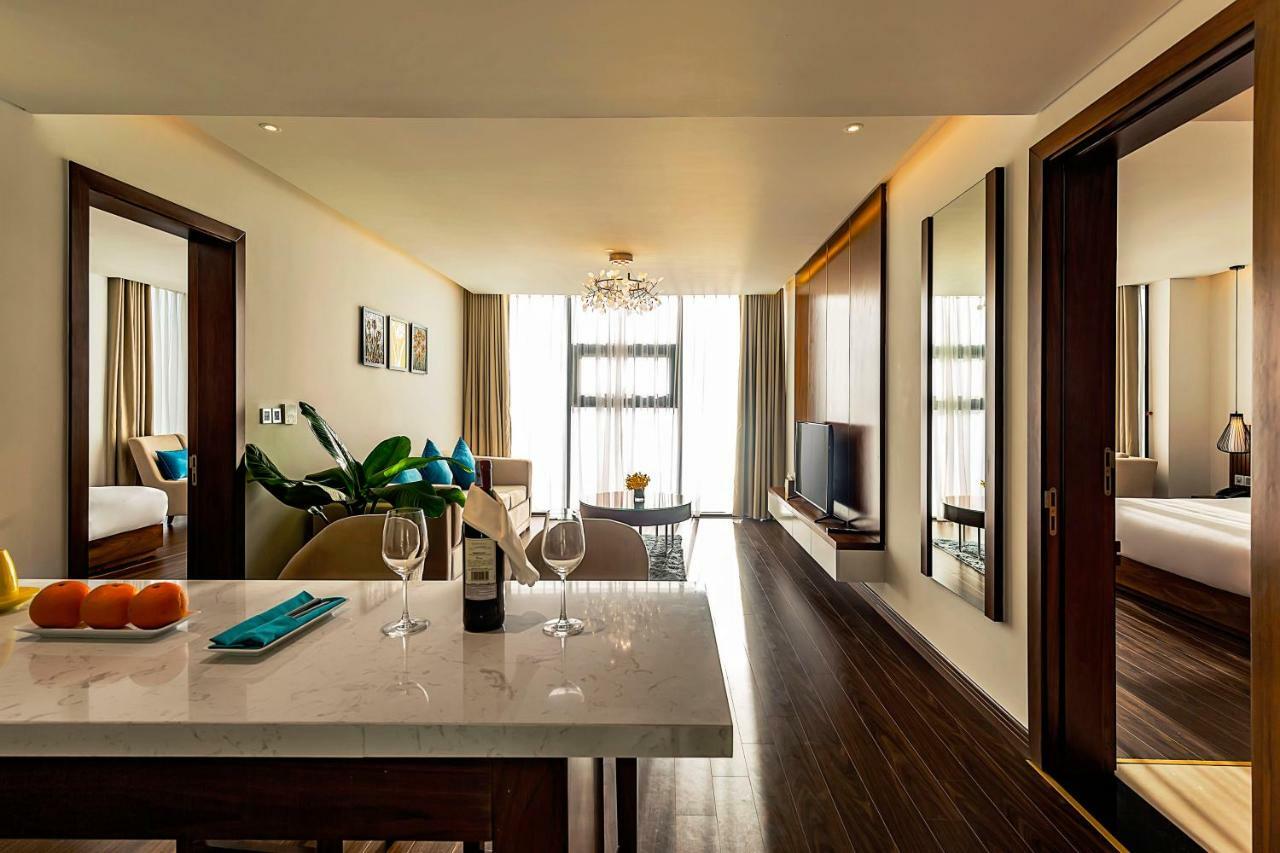 Maximilan Danang Beach Hotel Екстер'єр фото