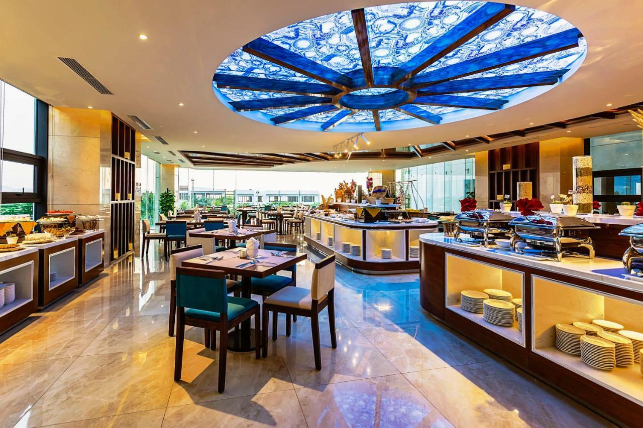 Maximilan Danang Beach Hotel Екстер'єр фото